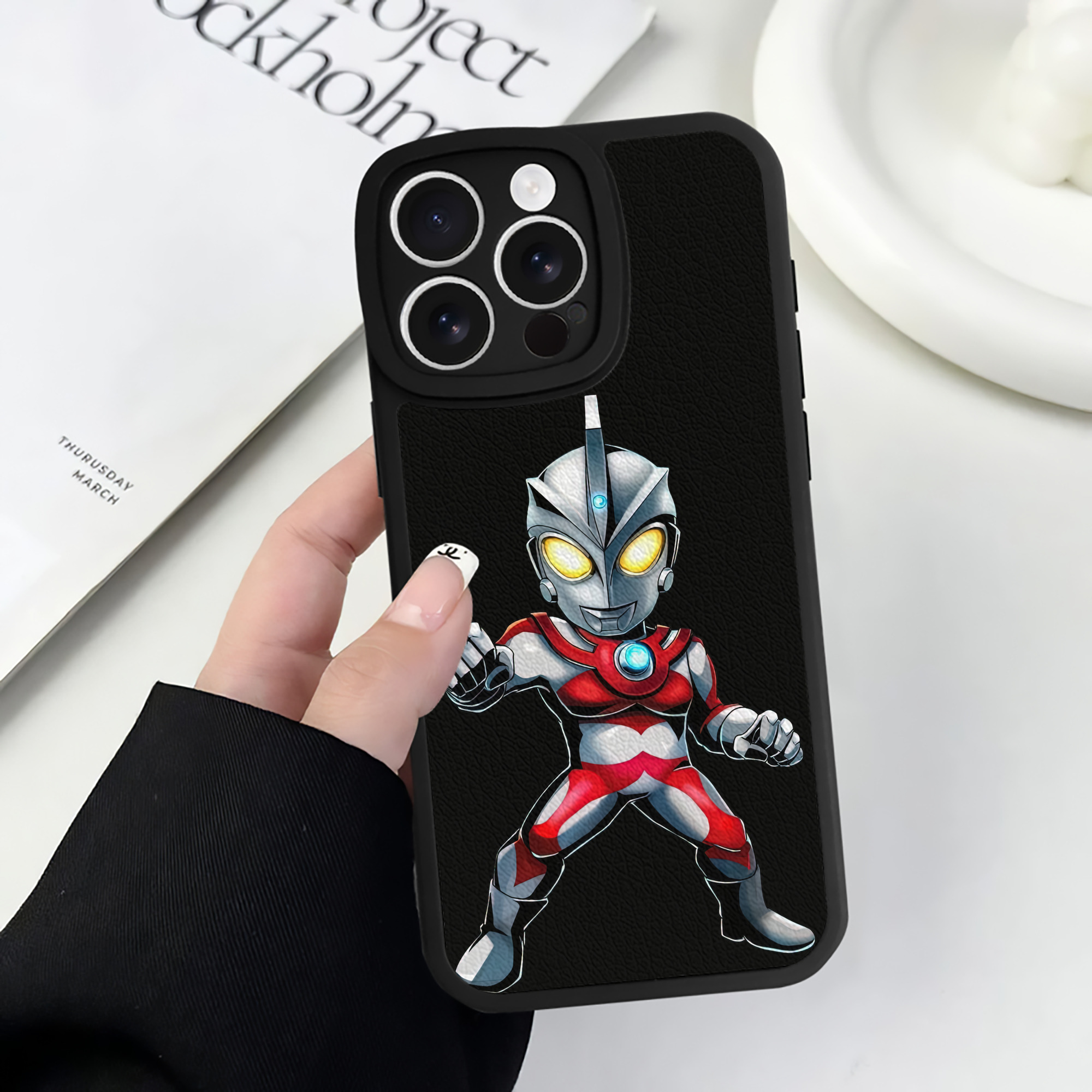 （画像用） ウルトラマン Ultraman 【iPhone 16シリーズ対応】シリコンスマホケース（レザー調） 材質：シリコン